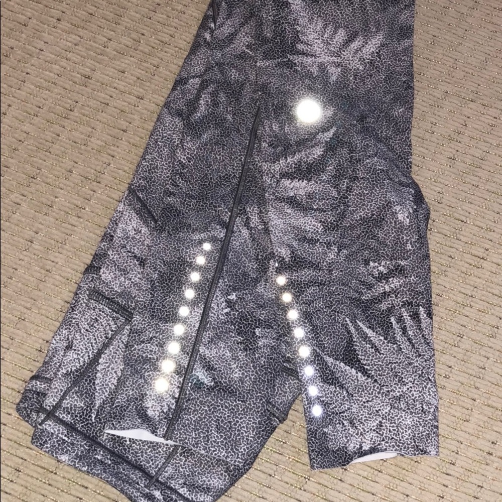 🔴 Sold 🔴 Lululemon Fast & Free Tights sz 2 - Picture 6 of 8